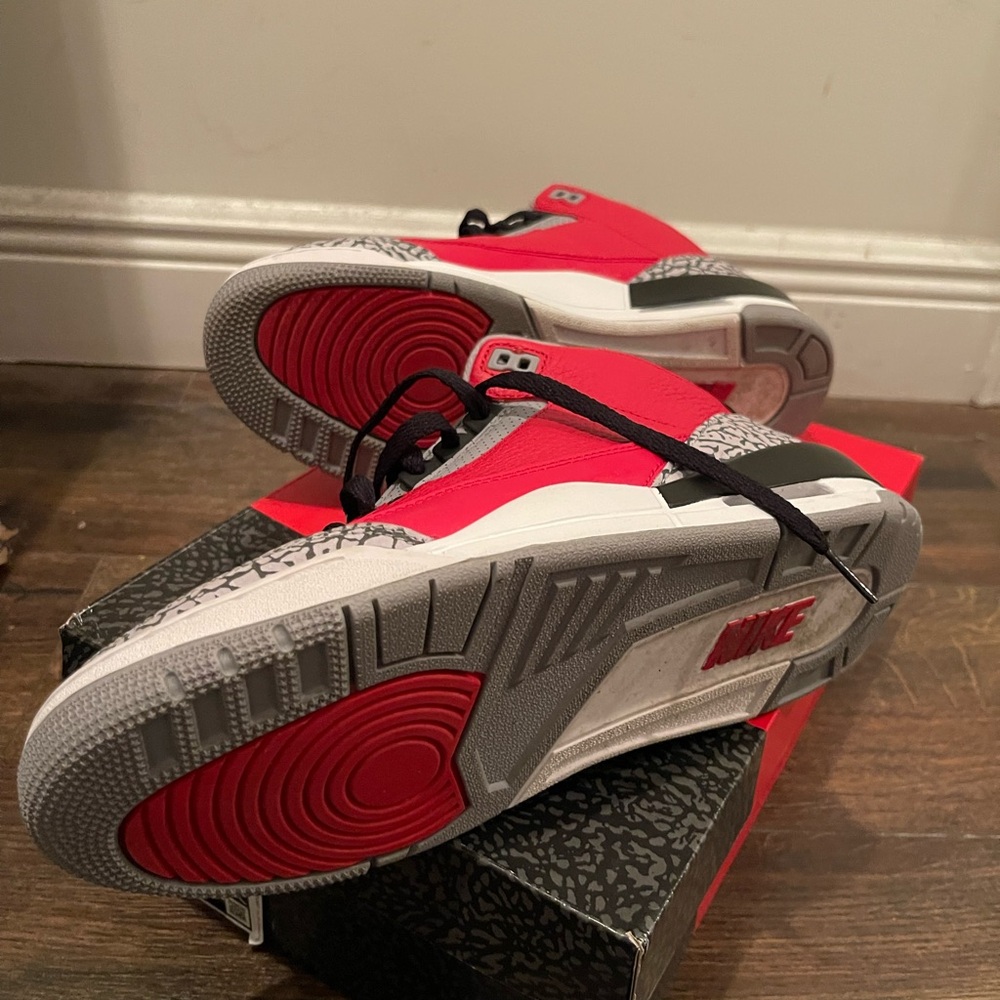 Jordan Air Jordan 3 Retro SE Red and Gray Athletic Shoes - Picture 6 of 8